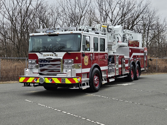 New Pierce Fire Truck - Enforcer 100' Midmount Tower delivered to City ...