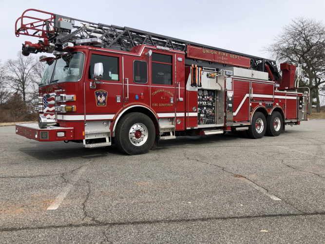 Pierce Fire Truck - Arrow XT 107' Ascendant Tandem Axle Steel Aerial ...