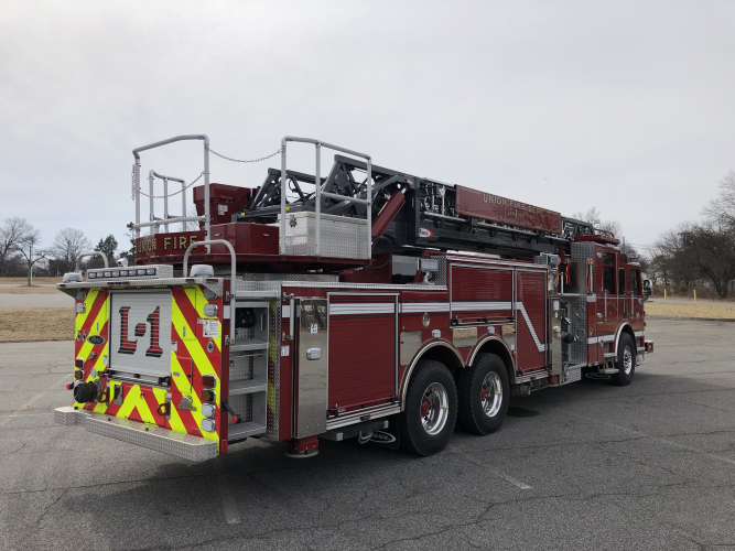 Pierce Fire Truck - Arrow XT 107' Ascendant Tandem Axle Steel Aerial ...